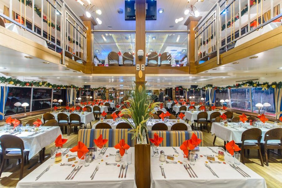 Vienna: 3.5-Hour Danube 70s, 80s, 90s Party Cruise w/ Dinner - Dinner buffet: convenient, but do not overpay for food alone