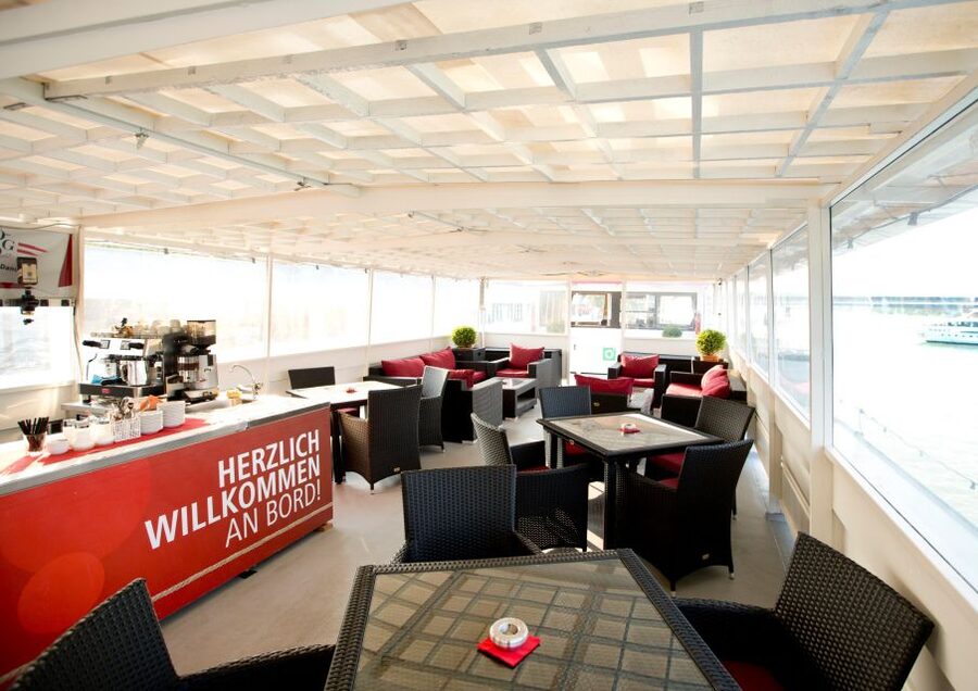 Vienna: 3.5-Hour Danube 70s, 80s, 90s Party Cruise w/ Dinner - Who will enjoy DJ Mel Merio’s playlist