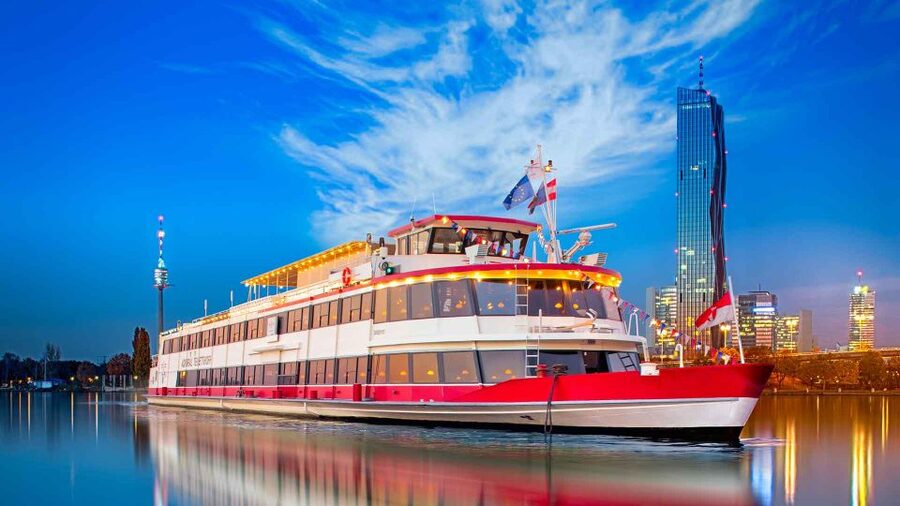 Vienna: 3,5-Hour Danube Cruise "Greek Night" - Sailing upstream toward Greifenstein