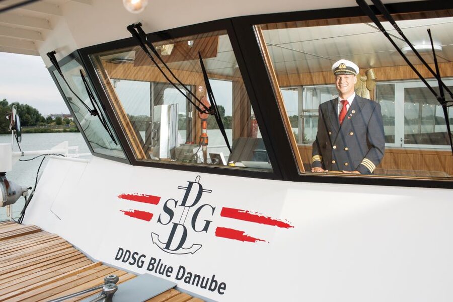 Vienna: 3.5-Hour Grand Danube River Cruise - Route B: The modern Danube skyline