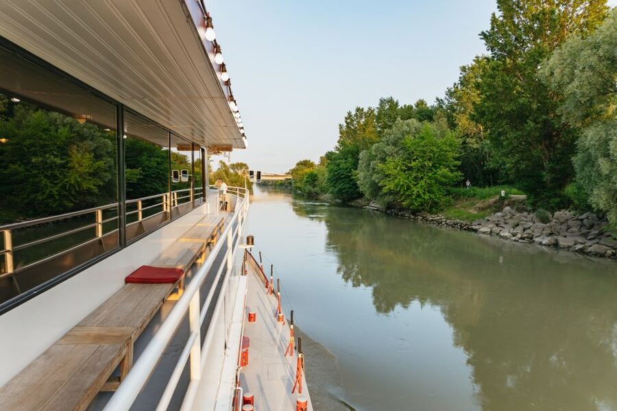 Vienna: 3-Course Evening Dinner Cruise - Boarding for an evening on Vienna’s waterways
