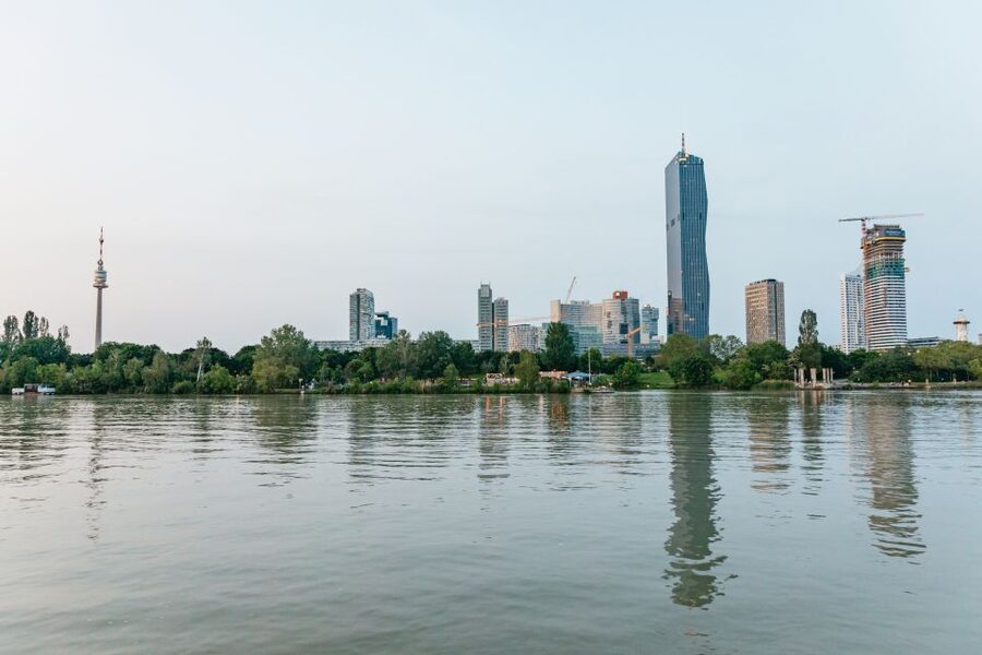 Vienna: 3-Course Evening Dinner Cruise - The atmosphere: romantic, calm, and a little practical