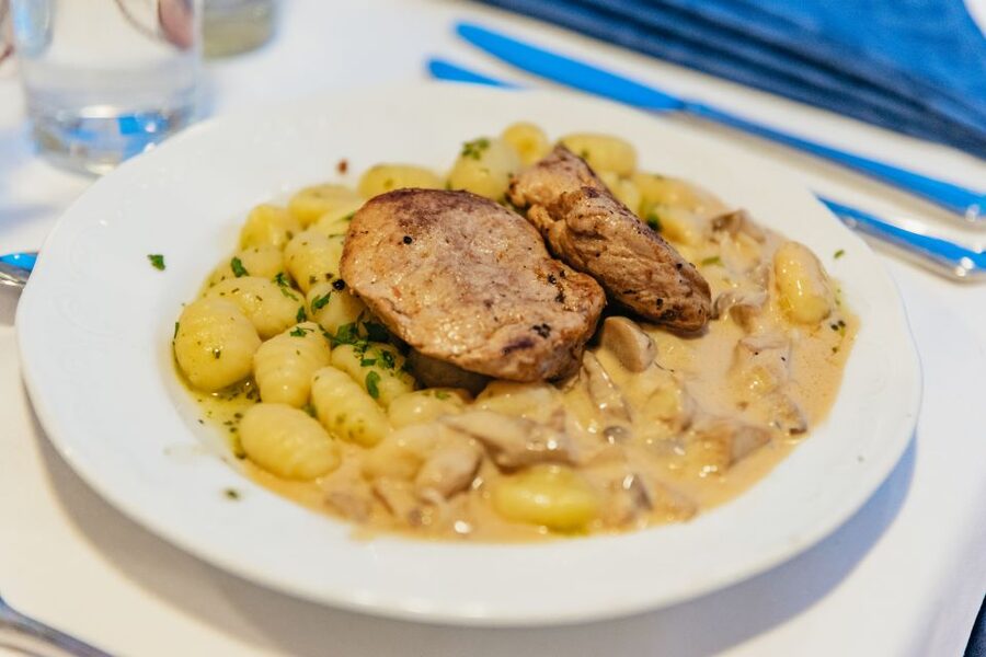 Vienna: 3-Course Evening Dinner Cruise - Tips for choosing your date and planning the evening