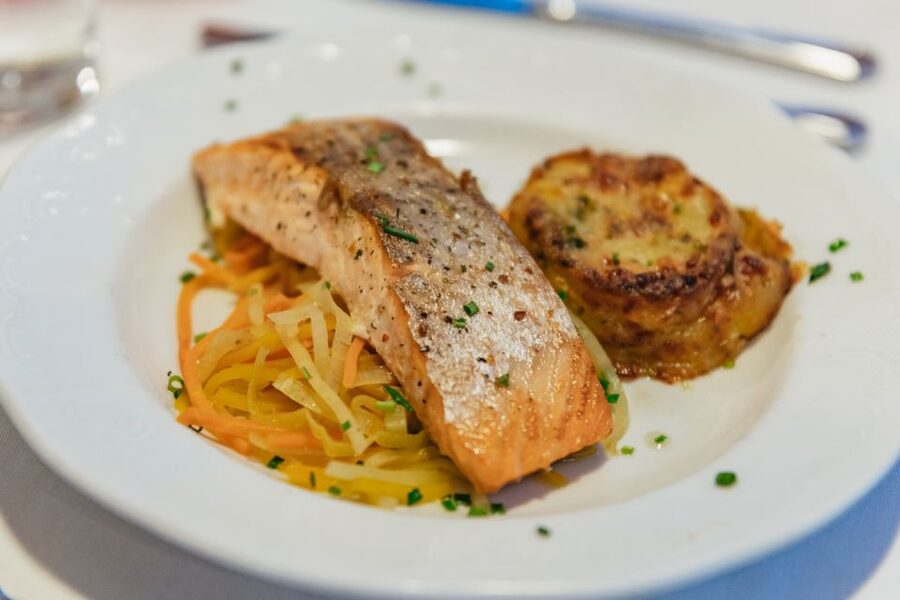 Vienna: 3-Course Evening Dinner Cruise - Is Vienna’s dinner cruise worth booking?