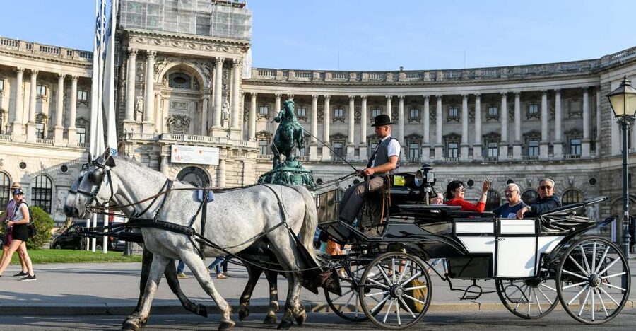 Vienna: 30-Minute Fiaker Ride in the Old Town - The Hofburg, Vienna’s former seat of power