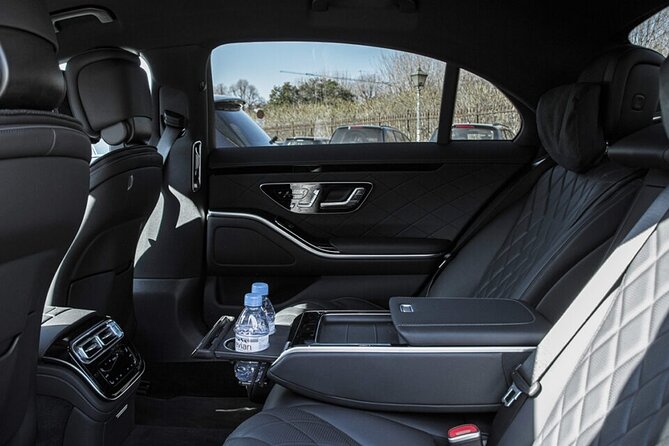 Vienna Airport Private Arrival Transfer - Finding your chauffeur after customs