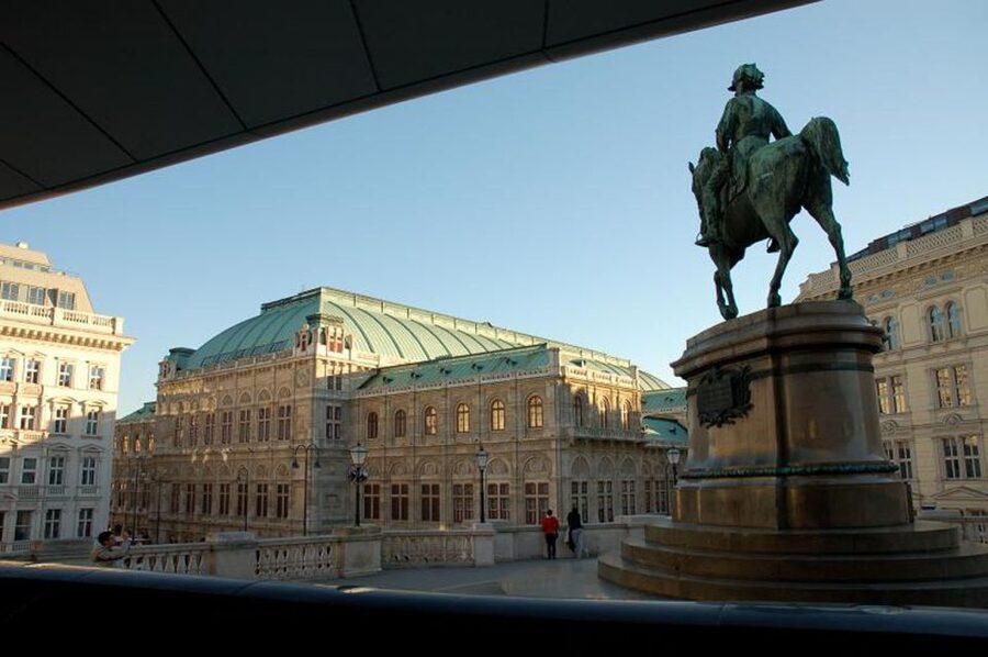Vienna and Skip-the-Line Schönbrunn Palace Private Tour - Heroe’s Square and the Imperial Palace