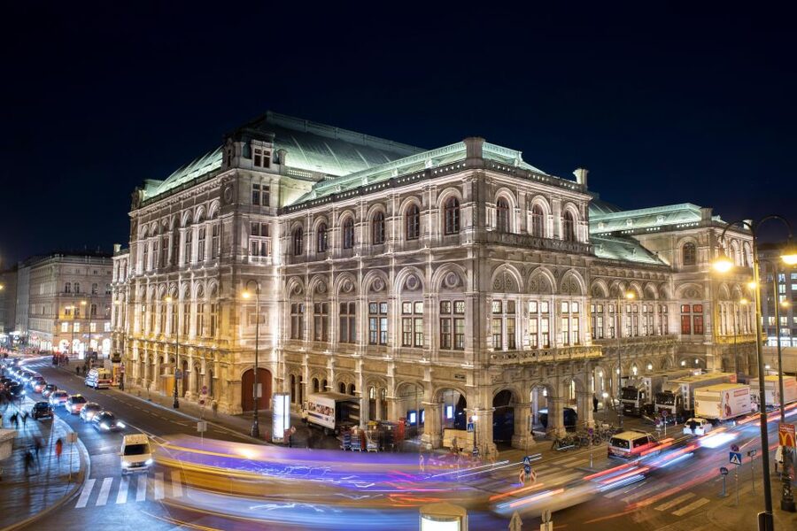 VIENNA AT NIGHT: Photo Tour of the Most Beautiful Buildings - Who will enjoy this most