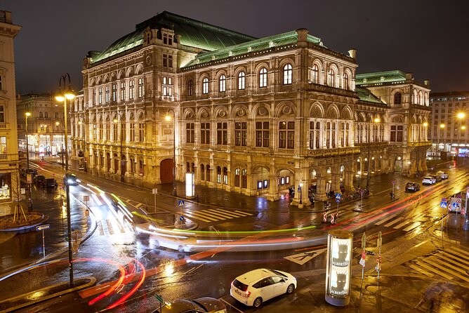 Vienna at night! Private photo tour of Vienna's most beautiful buildings - University of Vienna and the Rathaus