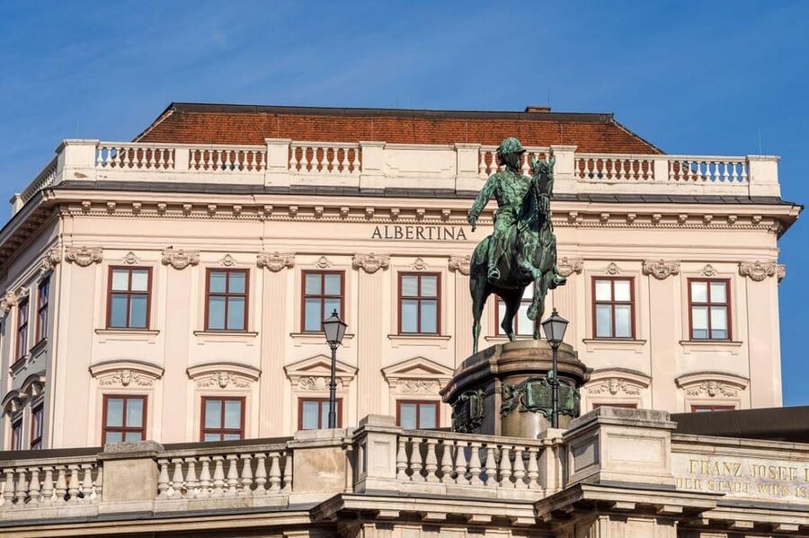 Vienna Audioguide - TravelMate app for your smartphone - Belvedere, Schönbrunn, and Vienna’s grand residences