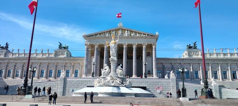 Vienna Audioguide - TravelMate app for your smartphone - Opera, gardens, and civic Vienna