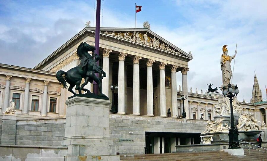 Vienna: Best of Vienna in 2 Hours with a Local - What a two-hour Vienna ride can really cover