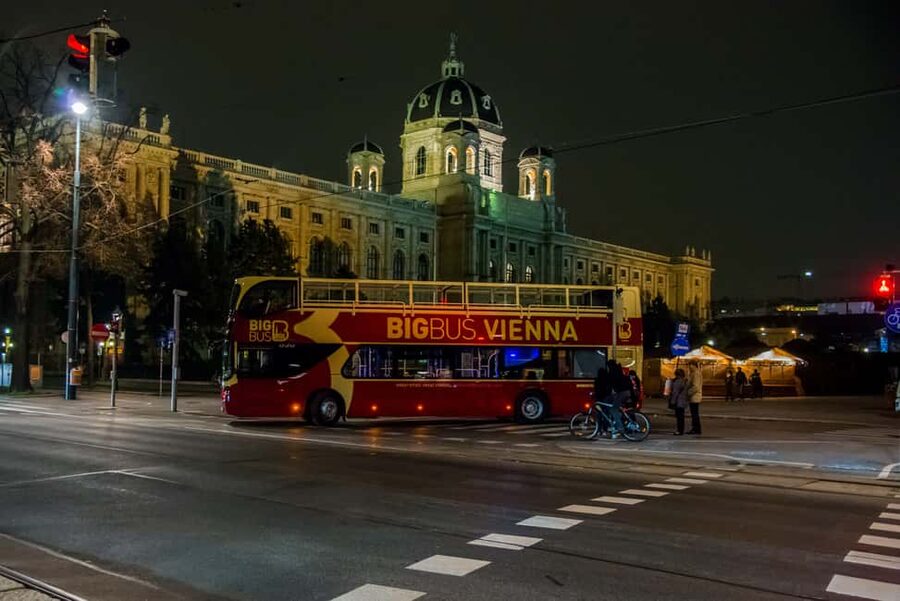 Vienna: Big Bus City Highlights Night Tour with Live Guide - Ringstrasse and Stadtpark: Vienna’s grand center