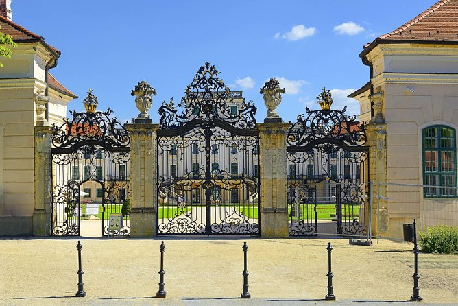 Vienna-Budapest One-Way Sightseeing Transfer - What the driver-guide adds