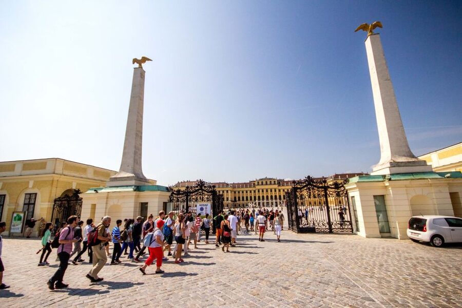 Vienna: Bus & Schönbrunn Palace Skip-the-Line Guided Tour - Guide style and language planning