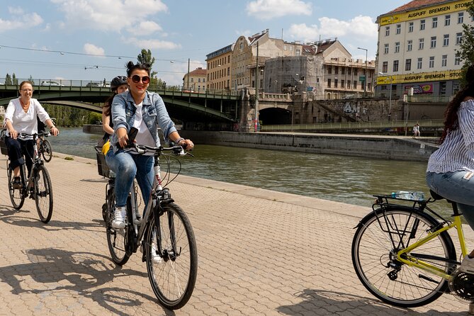 Vienna by bike in small groups max 12pax - Prater and the Urania Observatory