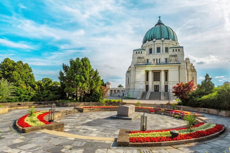 Vienna Central Cemetery Walking Tour with Transfers - Access and choosing the right version