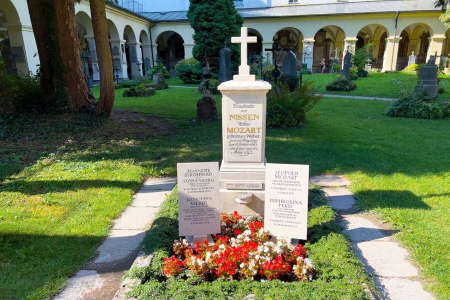 Vienna Central Cemetery Walking Tour with Transfers - Why Central Cemetery makes a worthwhile Vienna stop
