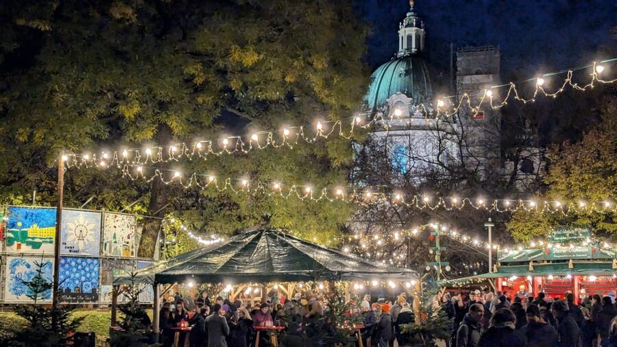 Vienna: Christmas Market Food and Drinks Tour - Using Vienna’s metro and trams with a local guide