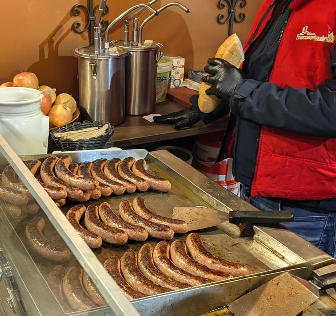 Vienna: Christmas Market Food and Drinks Tour - Four markets, four different sides of Vienna