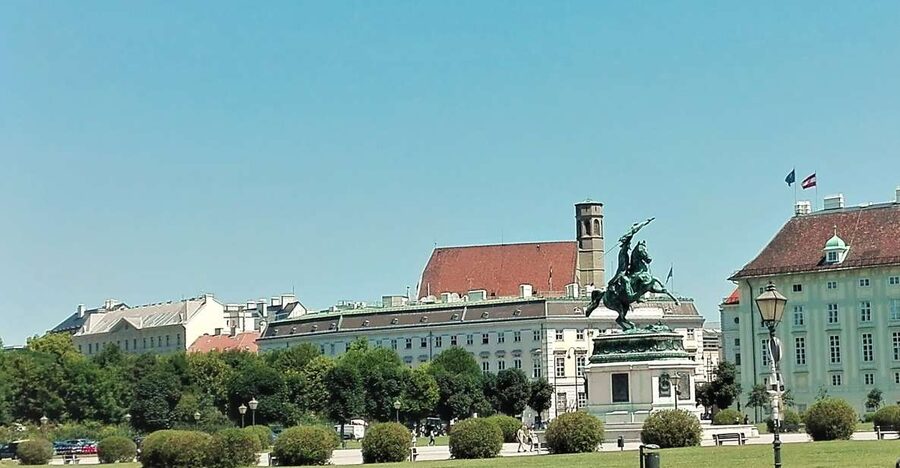 Vienna: City Highlights Guided Walking Tour & Old Town - A fast orientation through Vienna’s old center