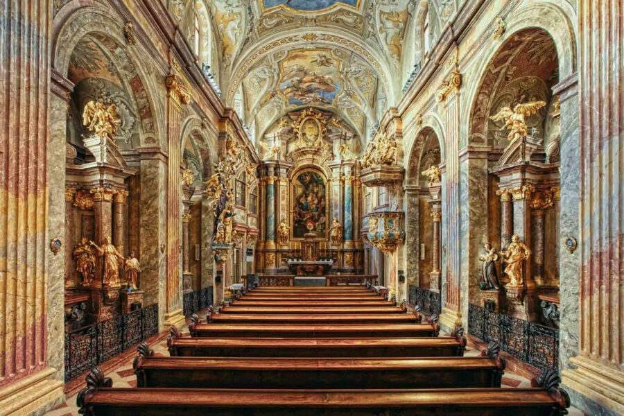 Vienna: Classical Concert in St. Anne's Church (Annakirche) - Choosing between the pews and side chairs
