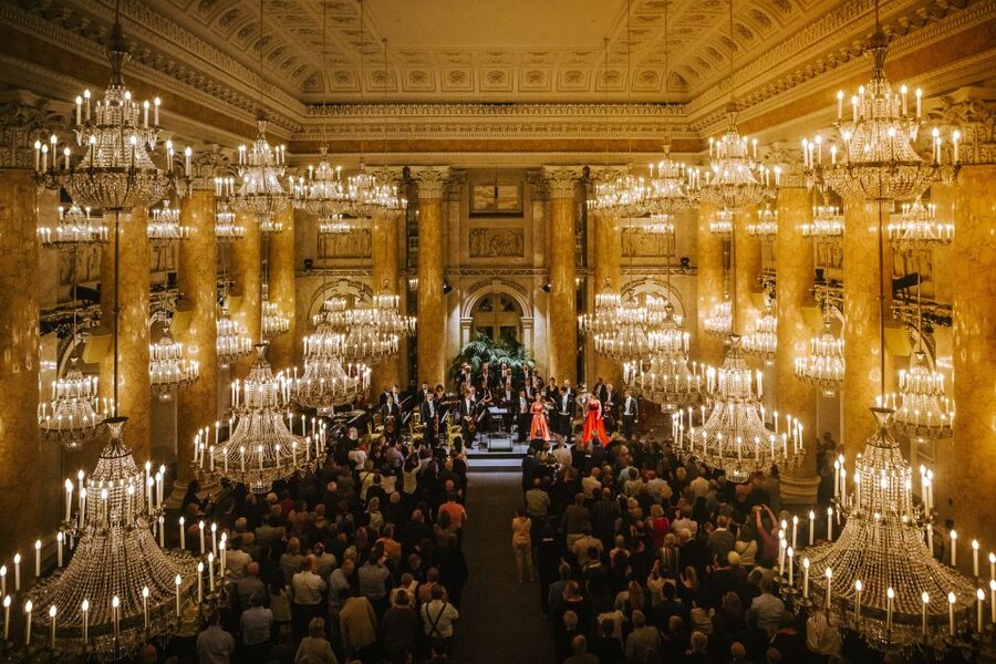 Vienna: Concert Tickets for Vienna Hofburg Orchestra - Opera singers and ballet dancers add the theater
