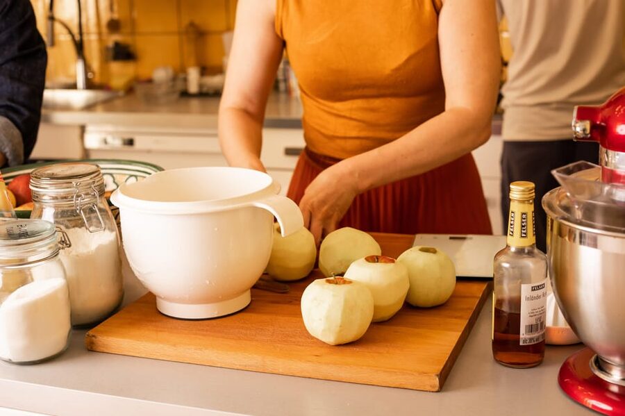 Vienna; Cooking Class: Make Schnitzel & Apple Strudel - A Viennese cooking class in a real home
