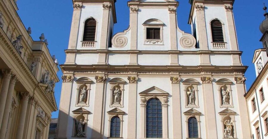 Vienna: Courtyards & Hidden Places Walking Tour - Key details at a glance