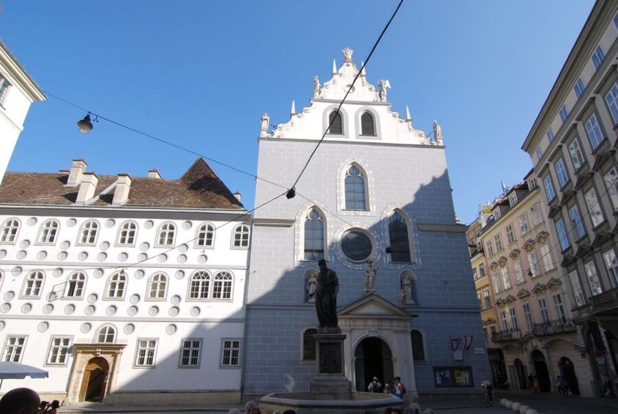 Vienna: Courtyards & Hidden Places Walking Tour - Franciscan Church, monastery, and a quieter religious Vienna
