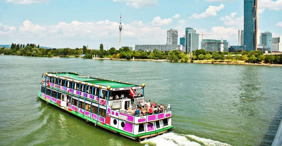 Vienna: Cruise and Schnitzel Tour - What the 3.5-hour route actually feels like