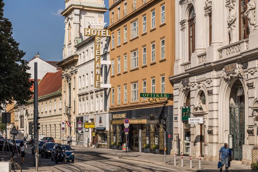 Vienna: Culinary Experience at Restaurant Stefanie - Boiled beef, sauces, and a very Austrian main course