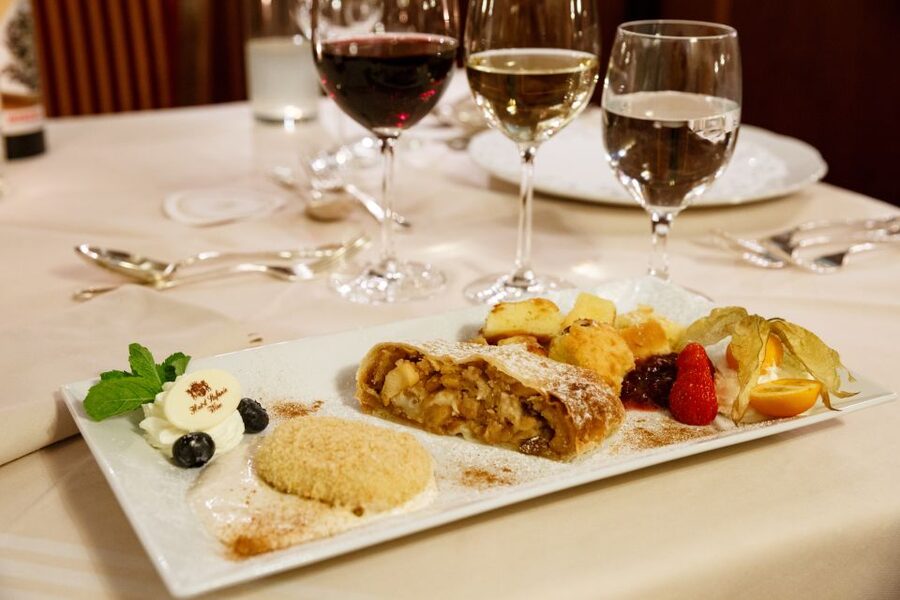 Vienna: Culinary Experience at Restaurant Stefanie - Service, atmosphere, and the solo dining question