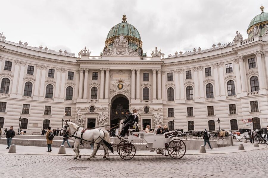 Vienna: Culinary Horse-Drawn Carriage Experience - A royal-style start beside the Albertina