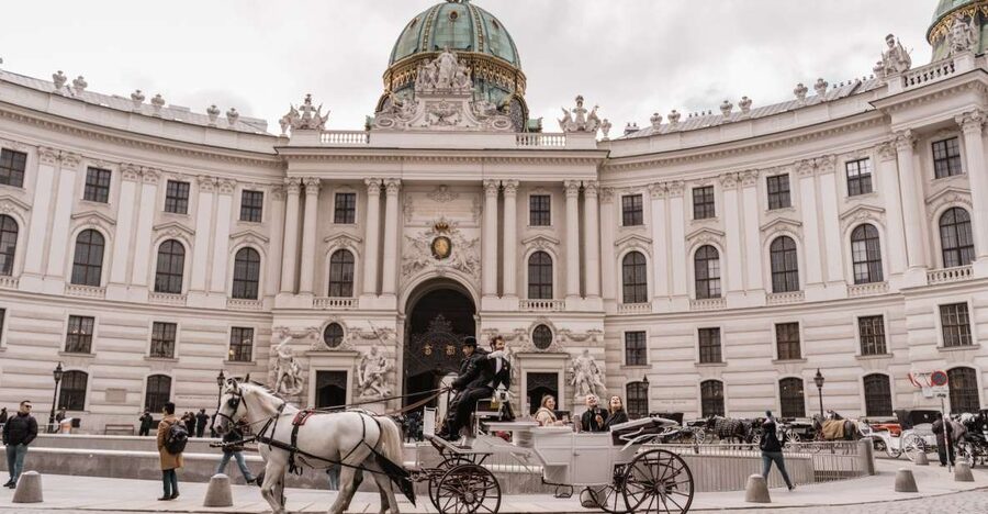 Vienna: Culinary Horse-Drawn Carriage Experience - What the 40-minute route actually shows you