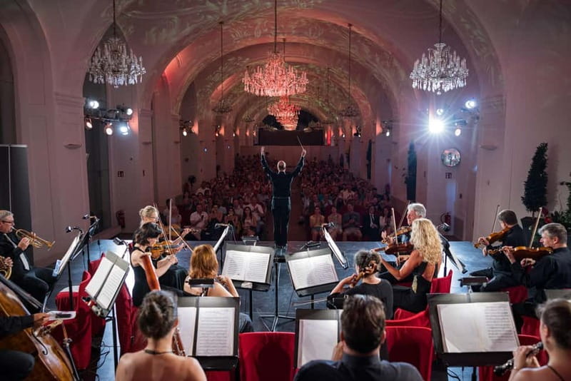 Vienna: Dinner & Concert at Schönbrunn Palace - Free seating makes arrival time important