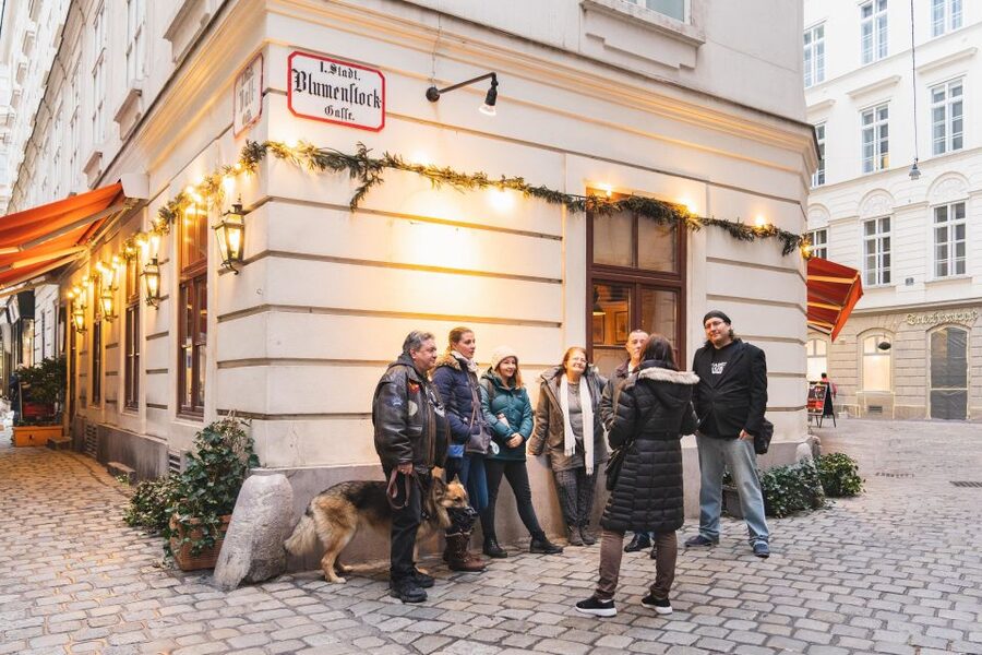 Vienna: Educational Walk Exploring Homelessness - Meeting your guide at Bäckerstraße 18