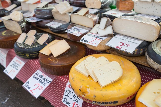 Vienna for Food Lovers: Cafés, Markets & Austrian Cuisine - Starting beneath St. Stephen’s Cathedral
