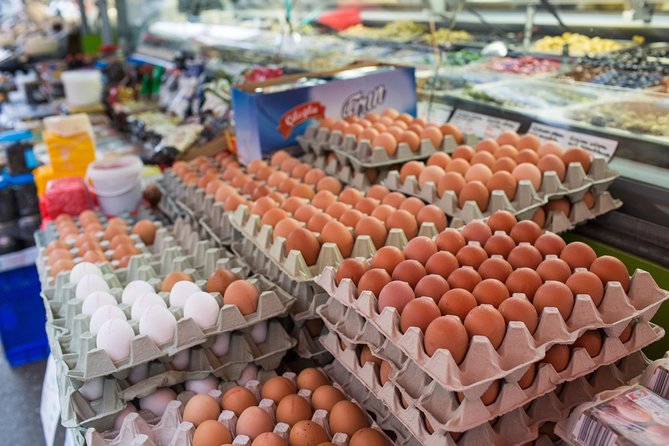 Vienna for Food Lovers: Cafés, Markets & Austrian Cuisine - Market sandwiches, fruit desserts, and hearty Austrian food