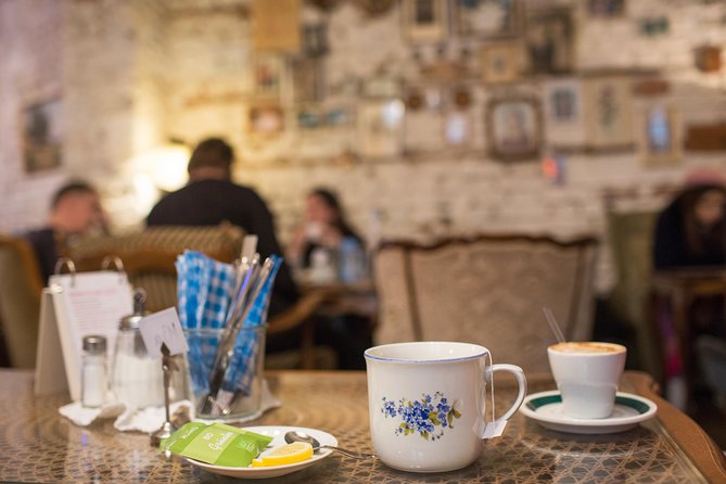 Vienna for Food Lovers: Cafés, Markets & Austrian Cuisine - Riding Vienna’s trams, buses, and subway
