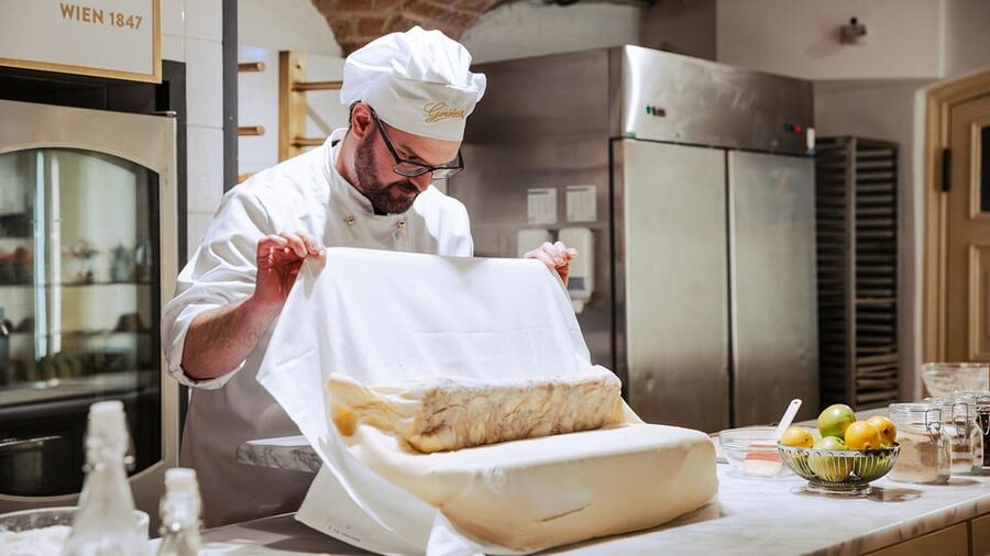 Vienna: Gerstner KuK Hofzuckerbäcker Baking Show & Tasting - A funny, bilingual pastry presentation