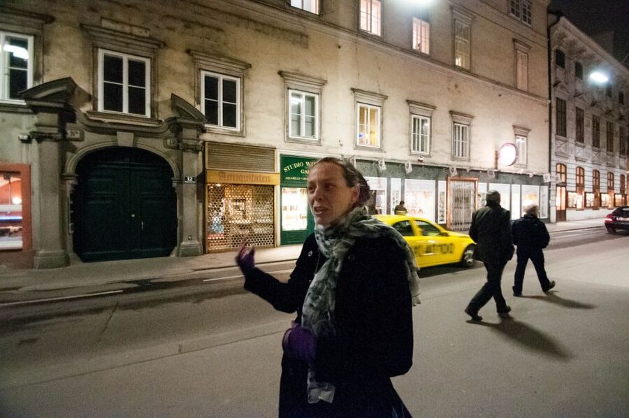 Vienna: Ghosts and Legends Guided Nighttime Walking Tour - What the guiding is really like