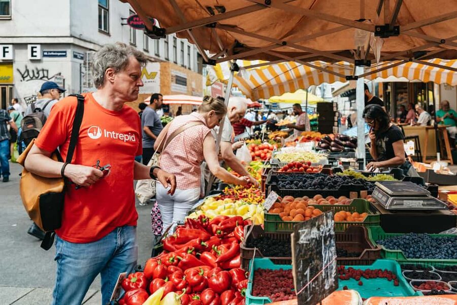 Vienna: Guided Foodie Walking Tour with Tastings and Coffee - Reumannplatz and the trip beyond the center