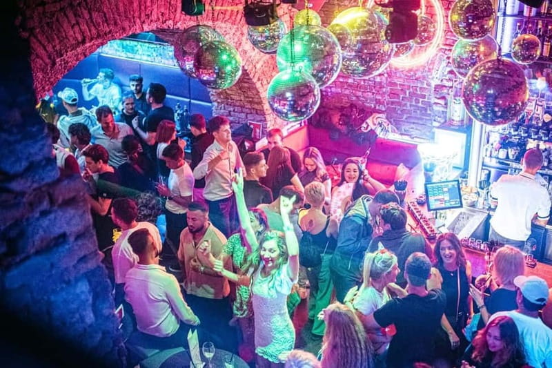 Vienna: Guided Pub Crawl with Club Entry - Why this pub crawl works in Vienna