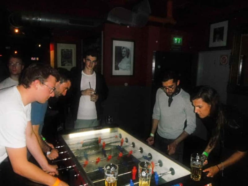 Vienna: Guided Pub Crawl with Club Entry - Magazine Bar or Stehachterl for a change of pace