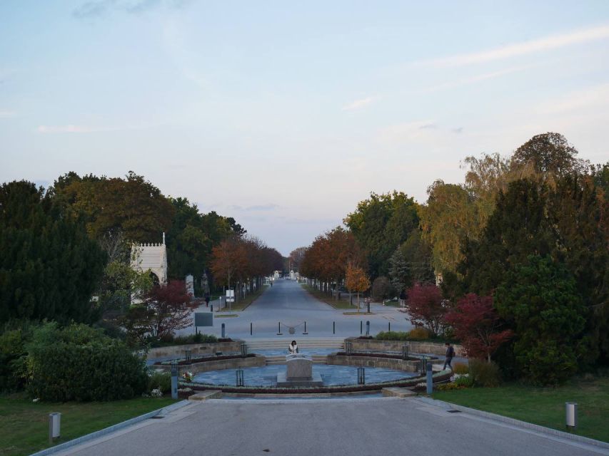 Vienna: Guided Walking Tour of the Central Cemetery - Why Vienna’s Central Cemetery deserves two hours