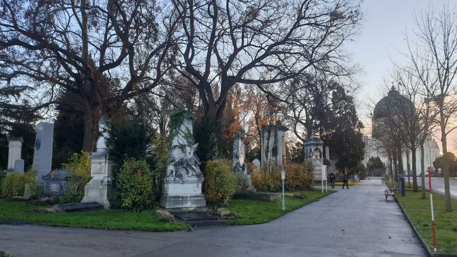 Vienna: Guided Walking Tour of the Central Cemetery - Ending near the honorary graves