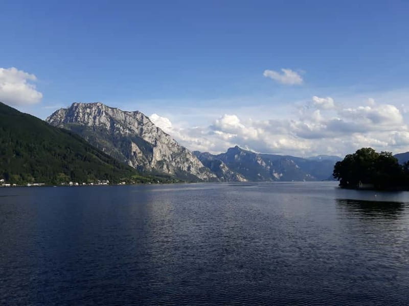 Vienna: Hallstatt, Salzburg, Melk, Alps & Lakes Day Trip - One day, three very different Austrias