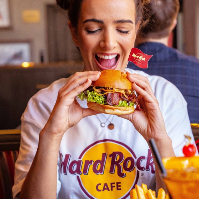 Vienna: Hard Rock Cafe with Set Menu for Lunch or Dinner - Choosing between the Acoustic and Electric menus