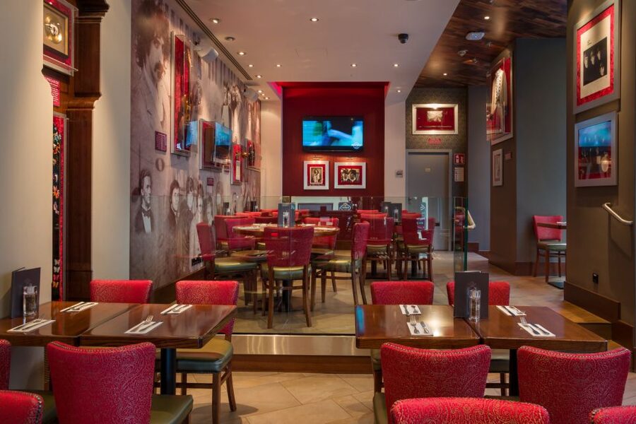 Vienna: Hard Rock Cafe with Set Menu for Lunch or Dinner - How long to plan and when to go
